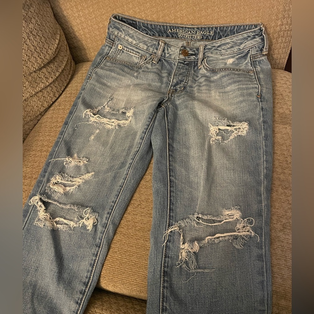 Slightly worn American eagle ripped jeans
